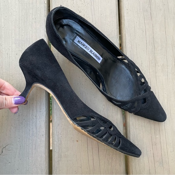 Manolo Blahnik black suede kitten heel shoes size 37